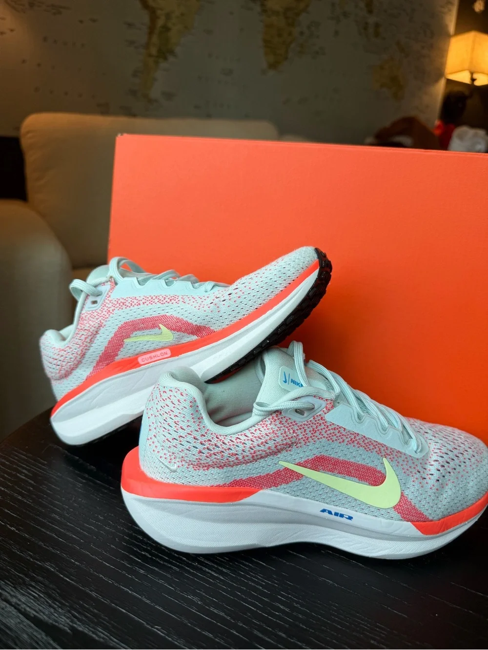 Nike Wonflo 11 Running Shoes light blue/coral EUC